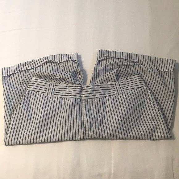 Columbia Seersucker Blue & White Bermuda Shorts - Picture 3 of 6